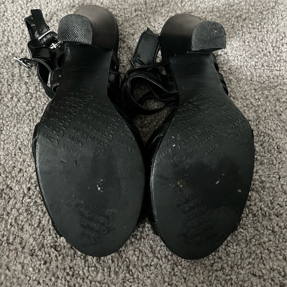 Calvin Klein Parma shoe. Like new size 6 - Picture 2 of 5